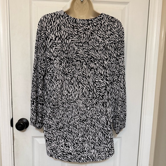 Vince Camuto Black White Abstract V-Neck Blouse Long Sleeve Size L - Picture 4 of 4